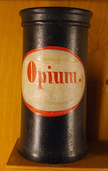 380px-apothecary_vessel_opium_18-19_century