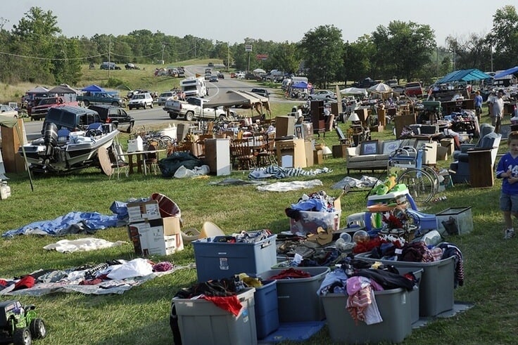 10-127-Corridor-Sale-flea-market-009